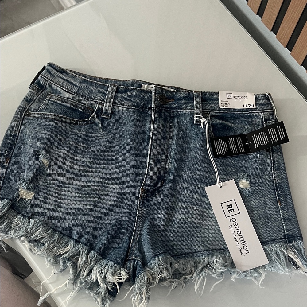REgeneration by Cotton On Frayed Hem Jean Shorts
#121